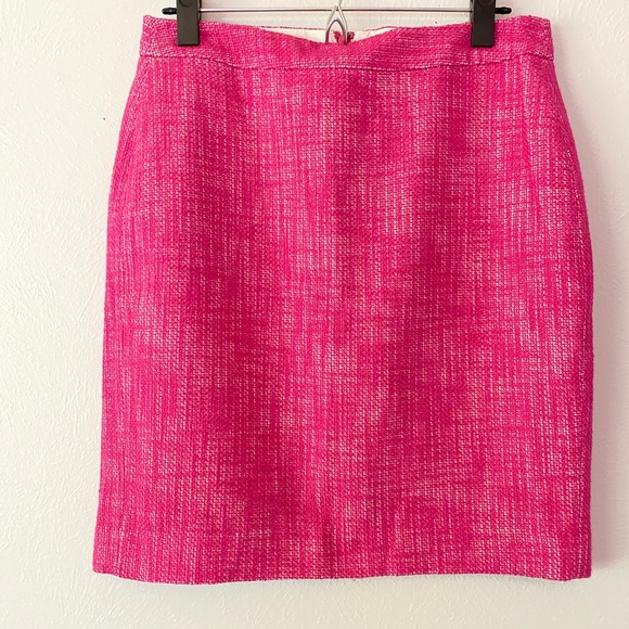 Banana Republic Dresses & Skirts - NWT Pink Banana Republic skirt. Durable and cute.